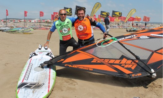 Deux windsurfeurs du Défi Wind de Gruissan 2015 / Photo Nicolas Arquin