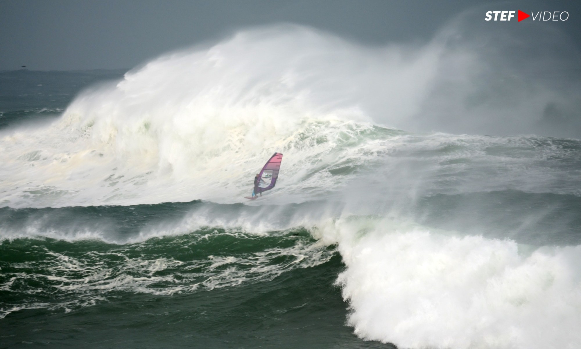 Session windsurf dans la tempete Herminia - 6e photo / Crédit photo Stefvideo