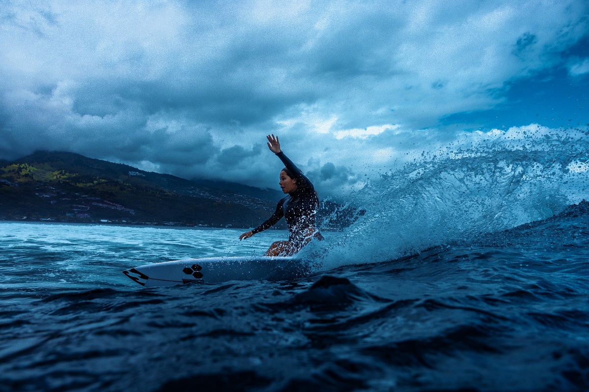 La surfeuse française Maea Juventin lors d'une session "à la maison" (Crédit photo Gaetan Charlin)