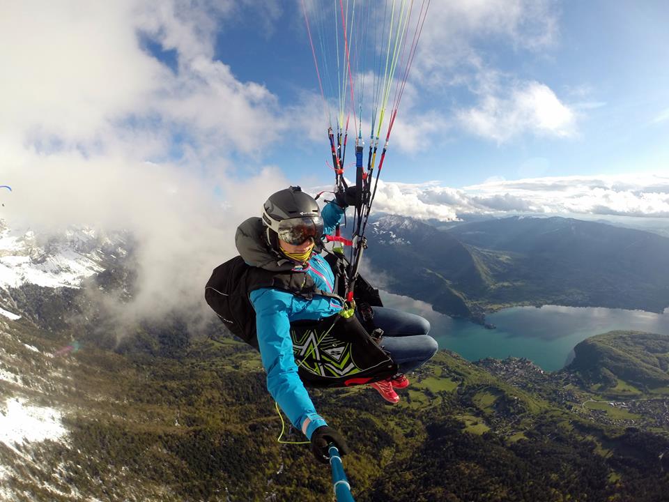 Laurie Genovese en parapente