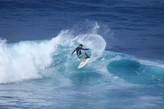 Romain Ferrand en surf trip à Bali, en 2021