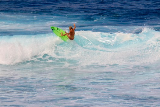 Emmanuelle Joly en session surf à Bali