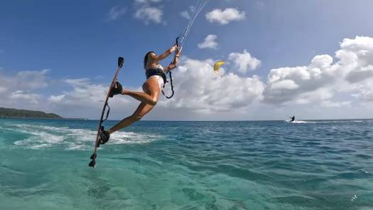 Marie Dubois en session kitesurf