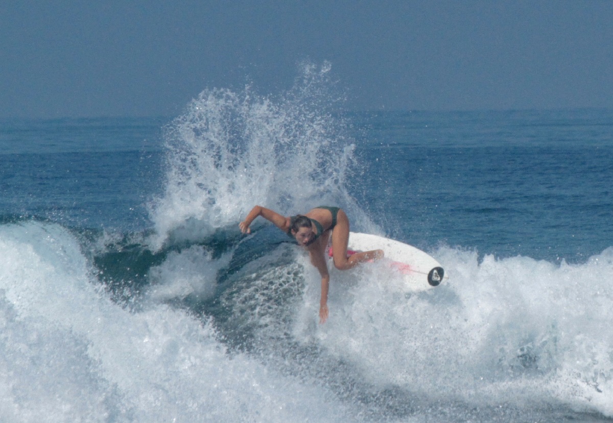 Zoé Jaeckin, surfeuse landaise