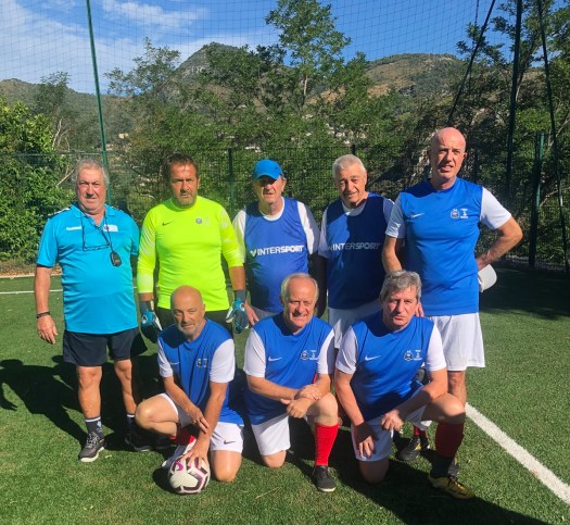 L'équipe de France de football en marchant, en route vers sa première Coupe du monde, du 20 au 25 octobre 2025 à Alicante (Espagne).