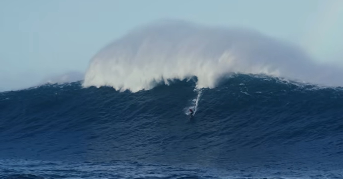 Maud Le Car, une session big wave riding à Belharra